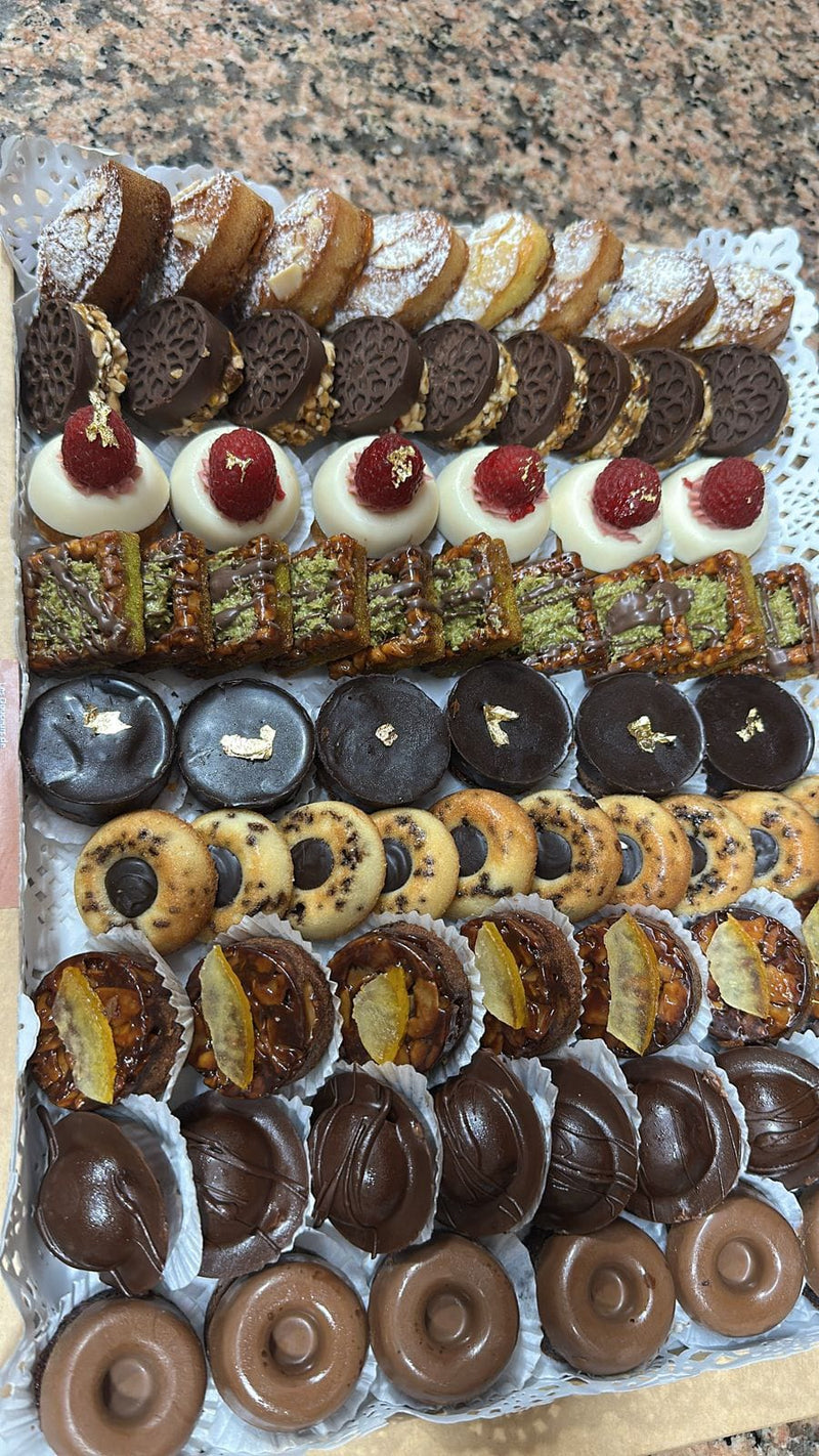 بلاتو الحلويات الفاخرة