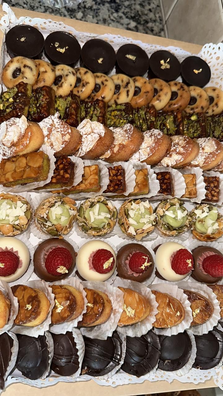 بلاتو الحلويات الفاخرة